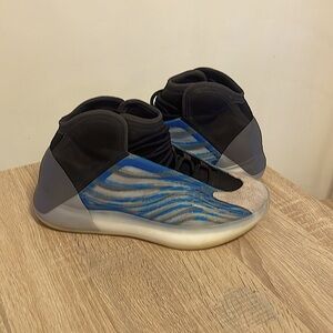 Size 11 men’s, Yeezy QTNM